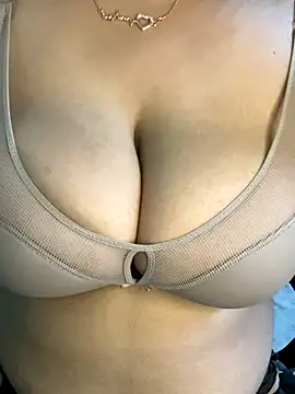 hot menka online show from September 2025 03:44:02 PM