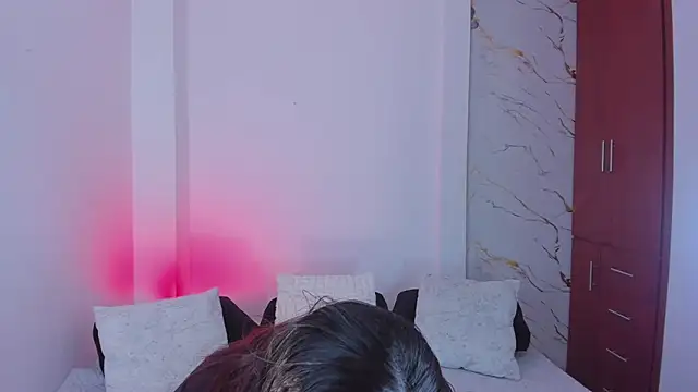 martina roldam online show from March 2026 02:06:02 AM