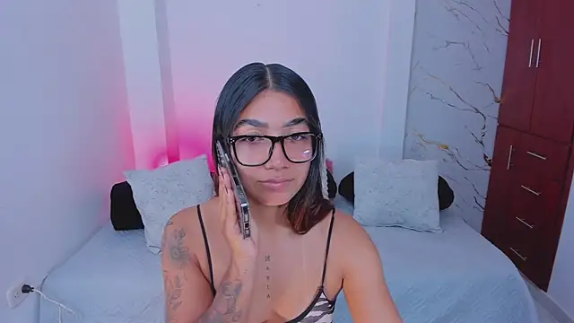 martina roldam online show from April 2026 02:28:01 AM