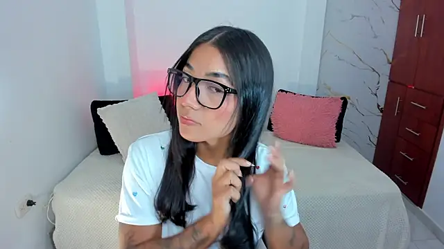 Snapshot of martina_roldam chatting on June 2026 04:29:02 AM martina roldam online show from June 2026 04:29:02 AM