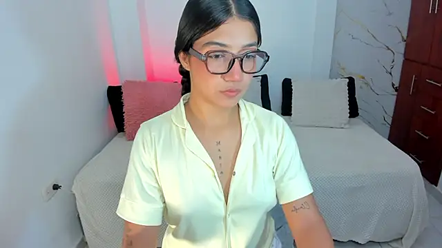 Snapshot of martina_roldam chatting on June 2026 04:21:01 AM martina roldam online show from June 2026 04:21:01 AM