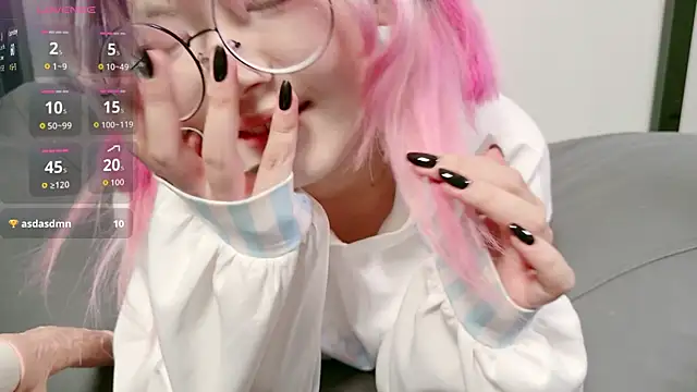 Yu UwU  online show from June 2026 01:48:02 PM
