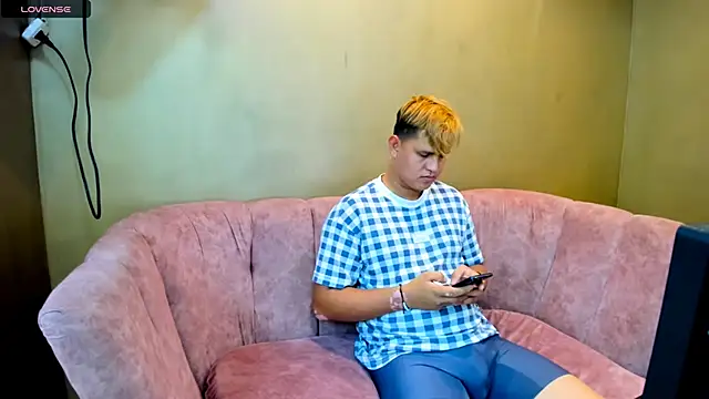 Warning Boy online show from December 2024 11:39:01 PM