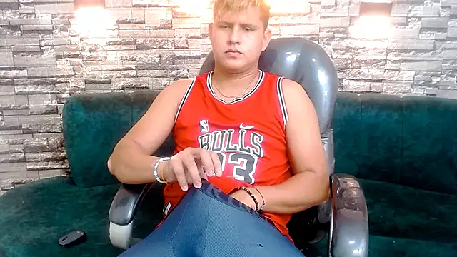 Warning Boy online show from December 2024 05:09:02 AM