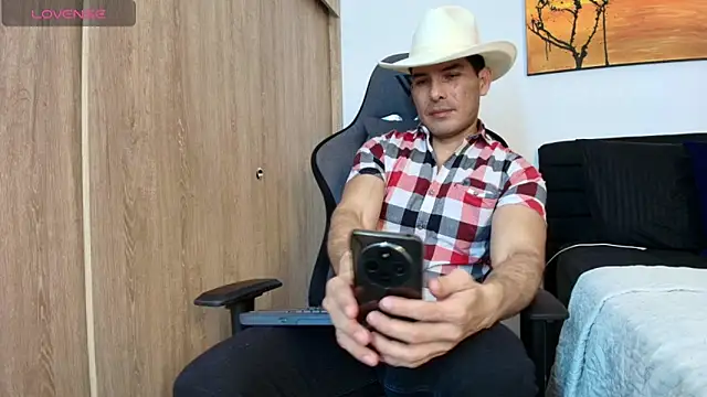 Andrewstelle coleman online show from April 2026 02:40:02 AM