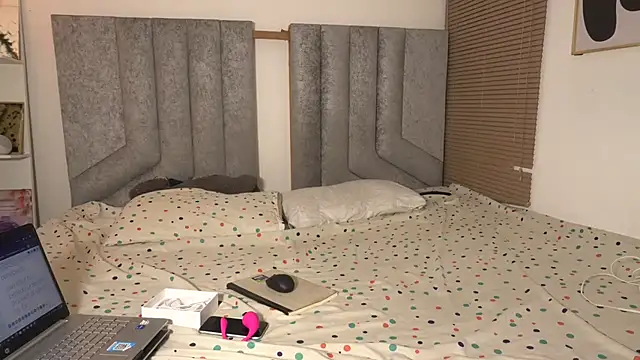 womantall99 online show from March 2026 12:09:01 PM