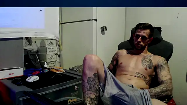 JamesMichael88 online show from March 2025 10:40:01 PM