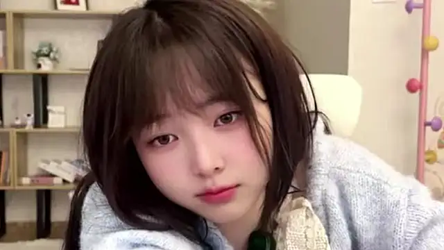 Chenjing0 online show from April 2026 01:37:01 PM