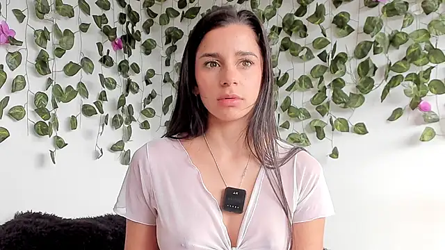 Laurensmith9 online show from April 2026 01:50:01 PM