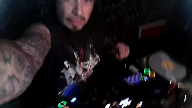 justthetip4209 online show from April 2026 06:09:01 PM