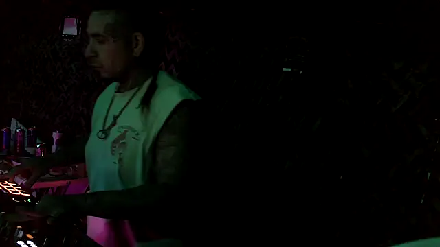 justthetip4209 online show from April 2026 05:37:01 PM