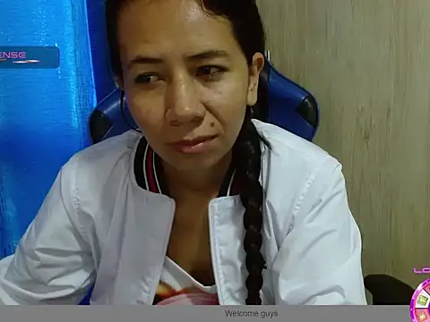 Danielagomez33 online show from March 2026 12:43:02 PM