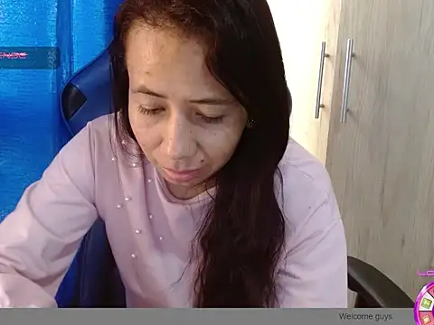 Danielagomez33 online show from March 2026 01:28:01 PM