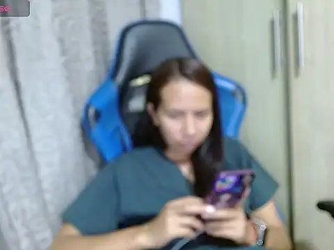 Danielagomez33 online show from April 2026 12:33:02 AM