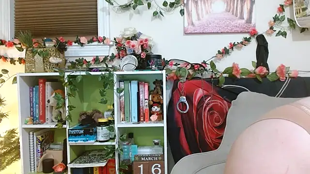 AverageRose online show from March 2026 09:30:01 PM