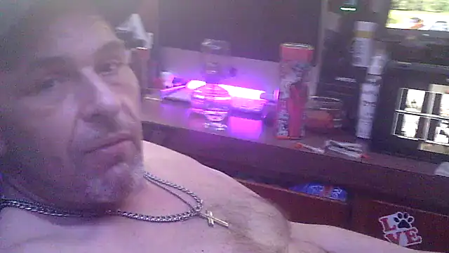 MacGayver1977 online show from June 2026 03:58:02 PM