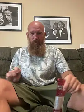 Snapshot of 32XRedBeard chatting on June 2026 07:38:01 PM 32XRedBeard online show from June 2026 07:38:01 PM
