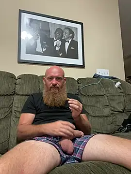 Snapshot of 32XRedBeard chatting on July 2026 09:41:01 PM 32XRedBeard online show from July 2026 09:41:01 PM