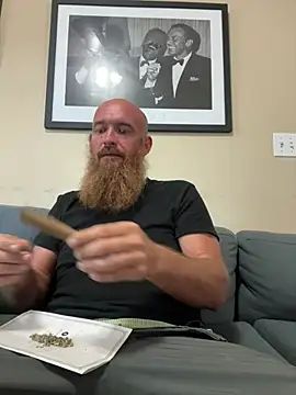 Snapshot of 32XRedBeard chatting on July 2026 02:09:02 PM 32XRedBeard online show from July 2026 02:09:02 PM