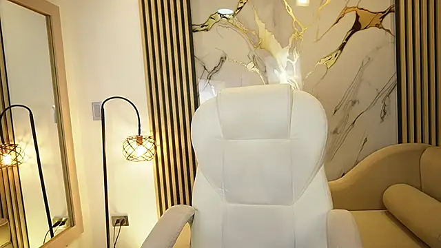 Emma Walkerr  online show from April 2026 07:04:02 PM