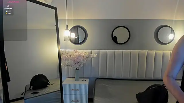 chelsea bolton  online show from April 2026 12:17:02 PM