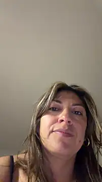 LunaBeya online show from April 2026 04:21:01 AM