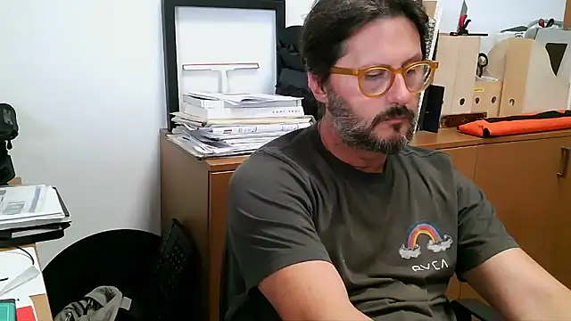 Snapshot of Cellino4 chatting on June 2026 03:46:02 PM Cellino4 online show from June 2026 03:46:02 PM
