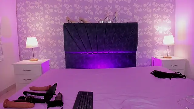 SalomeSimonz online show from April 2026 07:47:02 PM