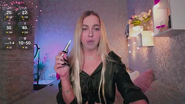 Mika Rayy online show from November 2025 04:22:01 AM