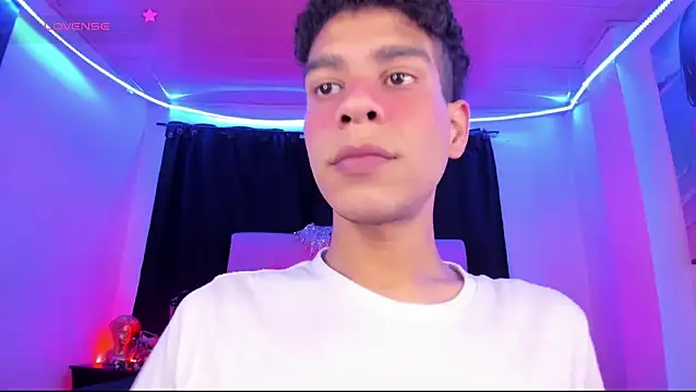 Snapshot of Ethan_Boyy chatting on June 2026 07:03:02 PM Ethan Boyy online show from June 2026 07:03:02 PM