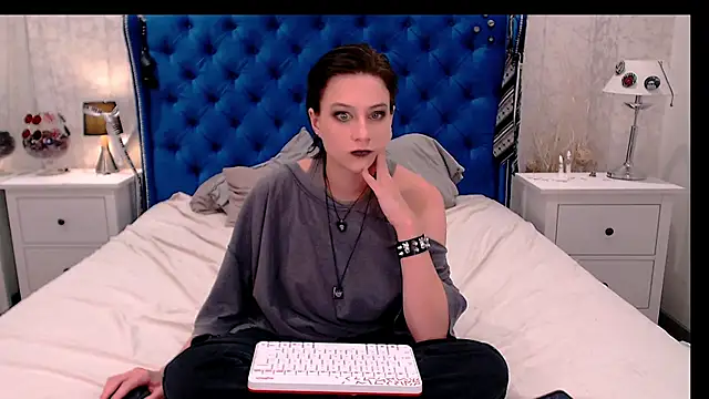 via mayer  online show from December 2025 08:45:01 AM