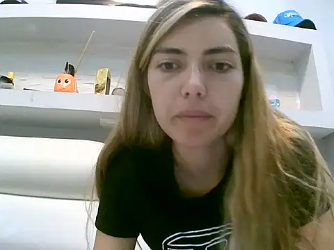 VittoriaTaylor online show from May 2026 01:43:02 AM