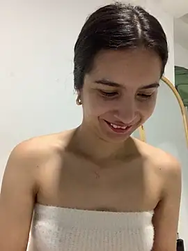 Bella still online show from December 2025 01:16:02 PM