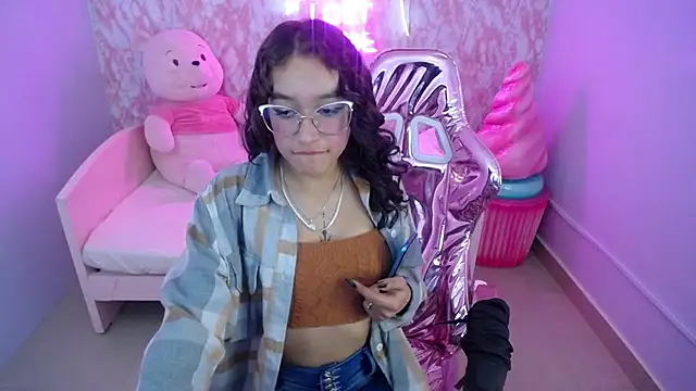 kassandra ch  online show from February 2025 04:44:01 PM