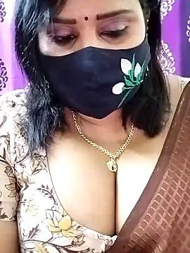 Queenflowerr online show from October 2025 05:48:02 PM