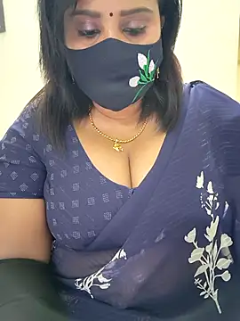 Queenflowerr online show from November 2025 06:08:02 PM