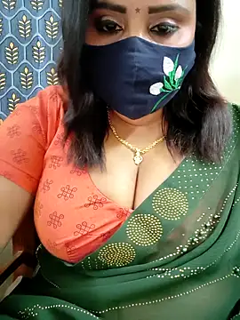 Queenflowerr online show from April 2026 06:01:01 PM