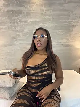 Snapshot of Alaia_Colins chatting on June 2026 02:10:02 AM Alaia Colins online show from June 2026 02:10:02 AM