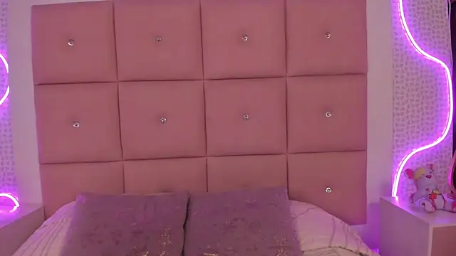 CAYLINCOLLINS online show from February 2026 03:54:01 AM