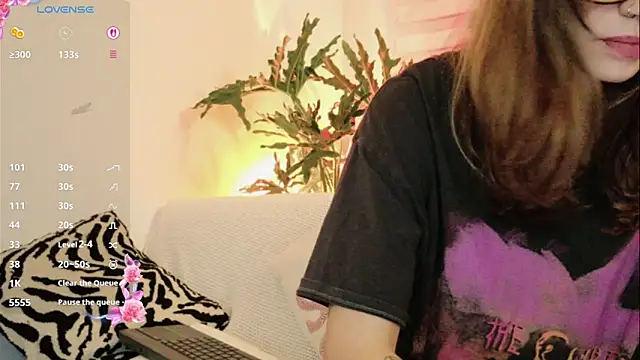 Snapshot of GerberaBlooms77 chatting on March 2026 12:47:01 AM GerberaBlooms77 online show from March 2026 12:47:01 AM