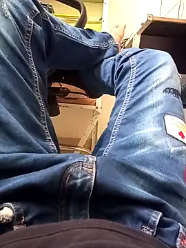 carlitosdhz online show from July 2026 05:04:01 PM