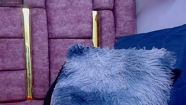 VICTORIAHANK  online show from April 2026 08:55:01 AM