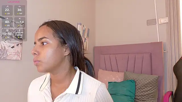 Snapshot of Roxy_Stonee chatting on February 2026 07:32:02 PM Roxy Stonee online show from February 2026 07:32:02 PM