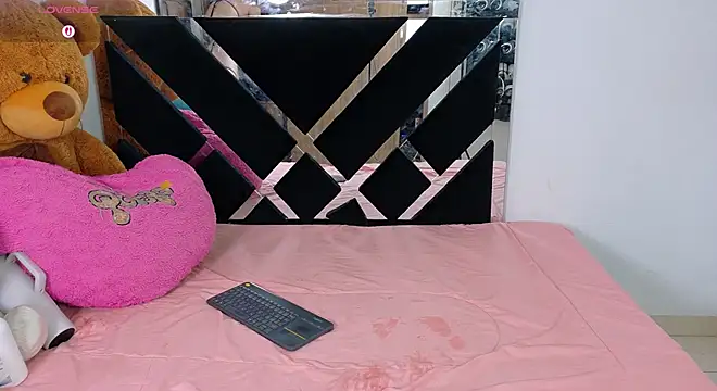 CatalinaSmith1 online show from April 2026 11:18:02 PM