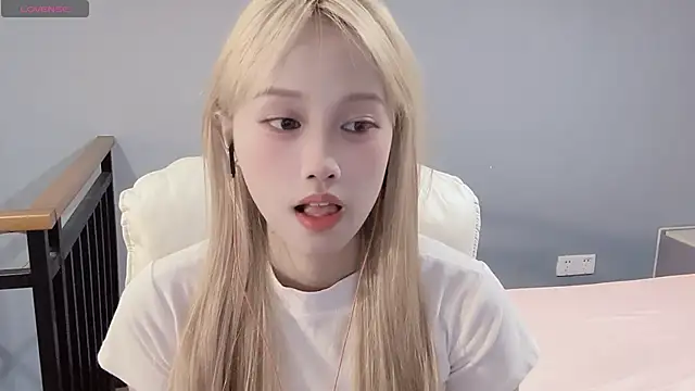 xunian71O online show from October 2025 09:59:01 PM