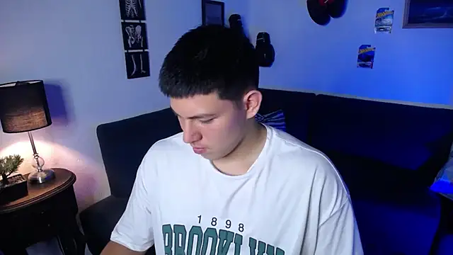 JamesCr  online show from April 2026 02:07:01 AM