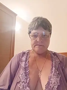 Snapshot of ElzaJewel chatting on June 2026 08:44:01 PM ElzaJewel online show from June 2026 08:44:01 PM