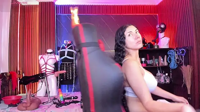 XiaQueen online show from April 2026 01:42:02 PM