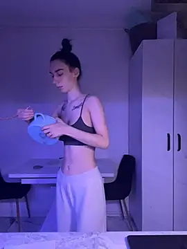 Celine Roxelle online show from April 2026 08:58:02 PM