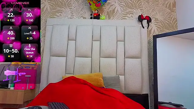 dafnnelewis online show from April 2026 11:44:02 AM